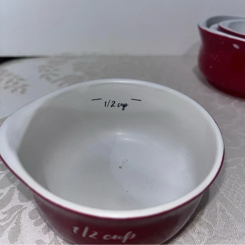 Sleigh bell measuring cups